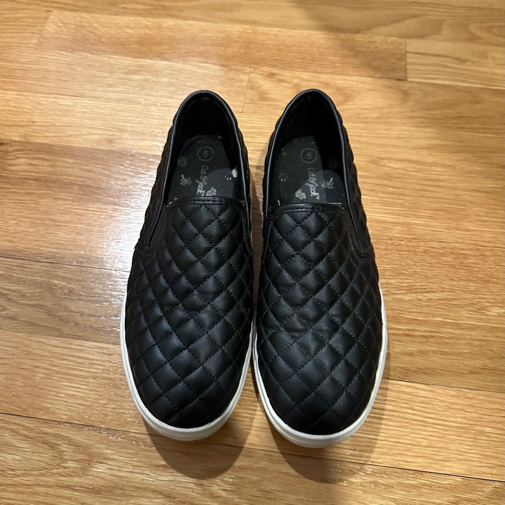 Girls Cat and Jack black shoes size 5